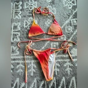 Red gradient ribbed bikini